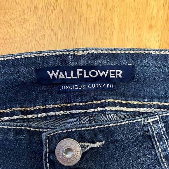 Wallflower Luscious Curvy Bootcut Jeans size 7 - Picture 5 of 6